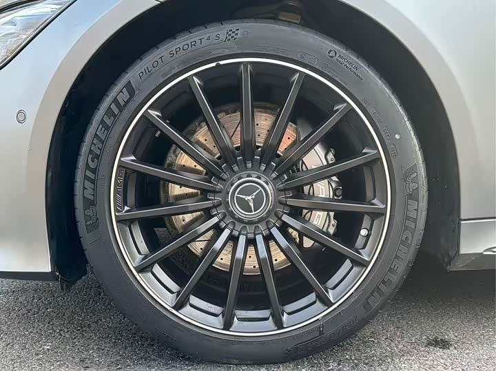 Фото 9 - Mercedes-Benz AMG GT