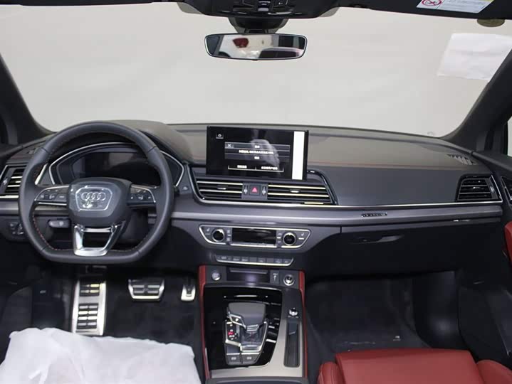 Фото 9 - Audi Q5L