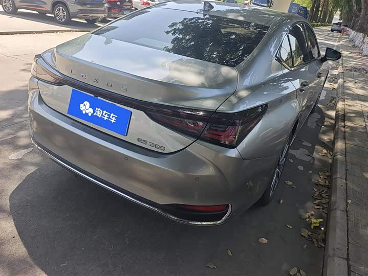 Фото 3 - Lexus ES