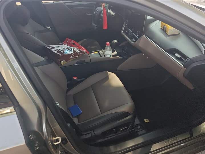 Фото 8 - Lexus ES