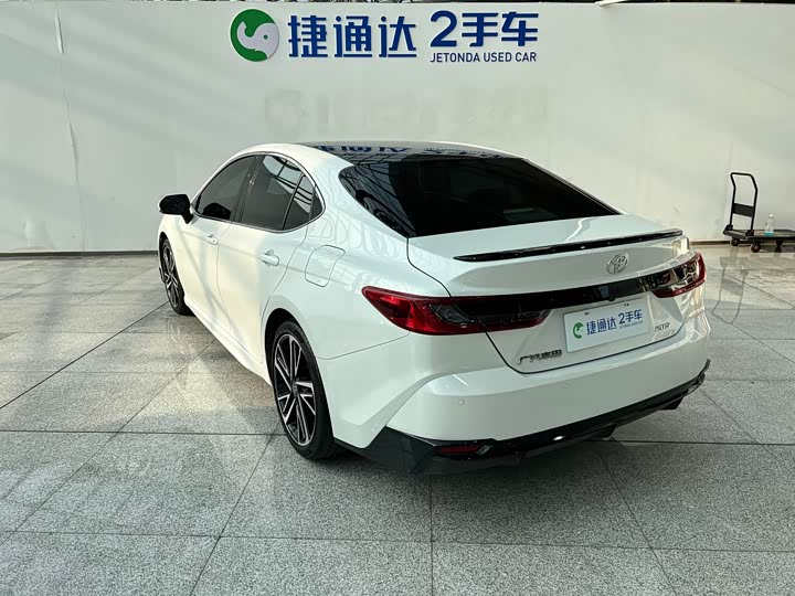 Фото 7 - Toyota Camry