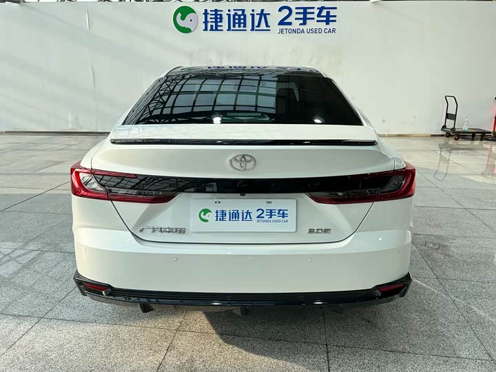 Фото 8 - Toyota Camry