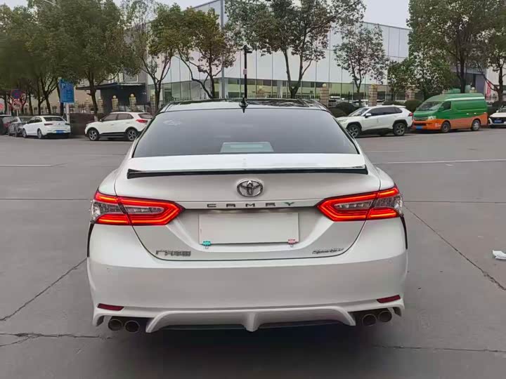 Photo 7 - Toyota Camry