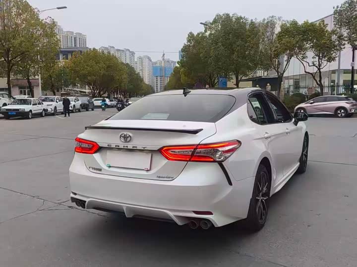 Photo 8 - Toyota Camry