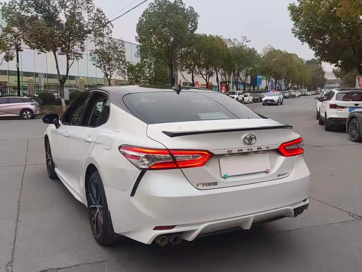 Photo 9 - Toyota Camry