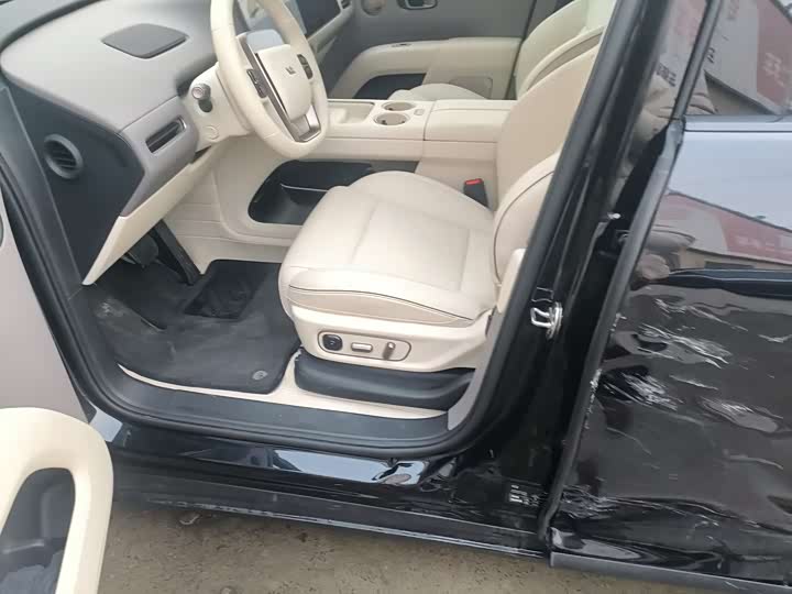 Фото 5 - LiXiang i8