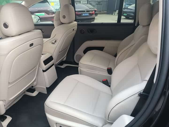 Фото 6 - LiXiang i8