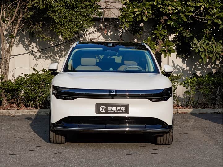 Фото 2 - Zeekr 7X