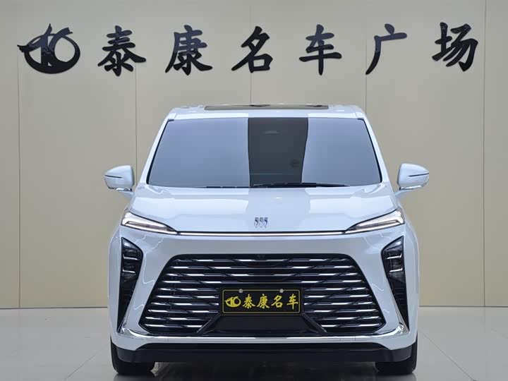 Photo 2 - Buick GL8 ES