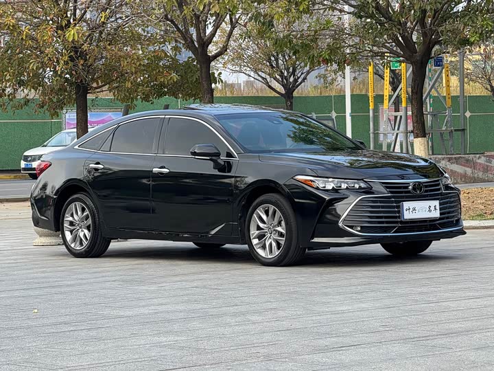 Photo 3 - Toyota Avalon