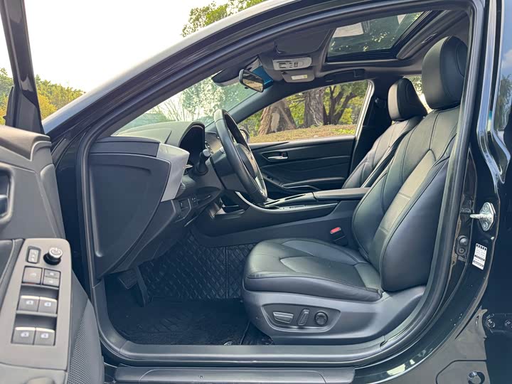 Photo 6 - Toyota Avalon