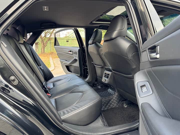 Photo 7 - Toyota Avalon