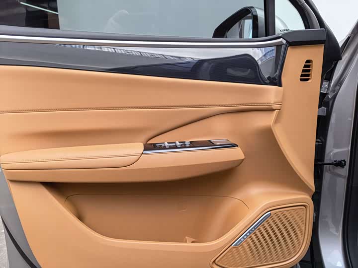 Фото 6 - Geely Galaxy L7