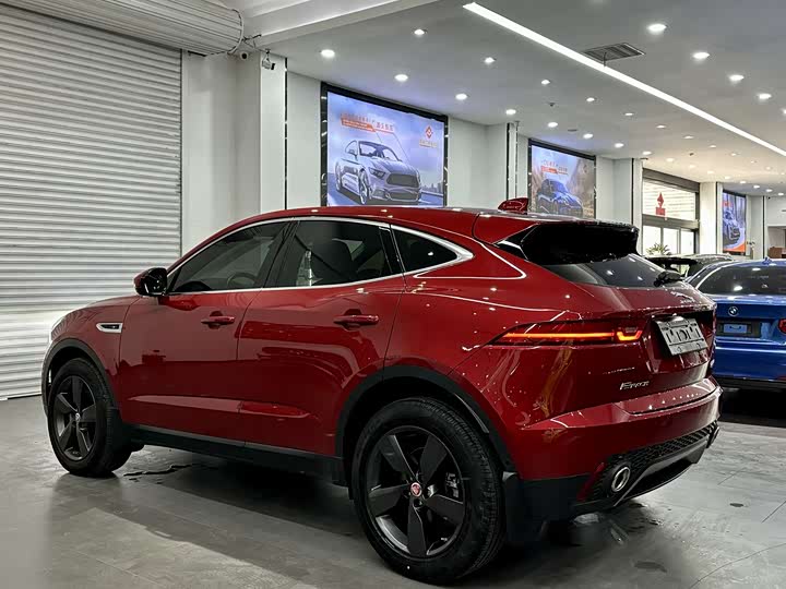 Фото 2 - Jaguar E-Pace