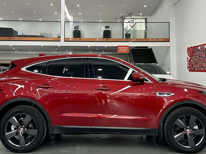 Фото 3 - Jaguar E-Pace