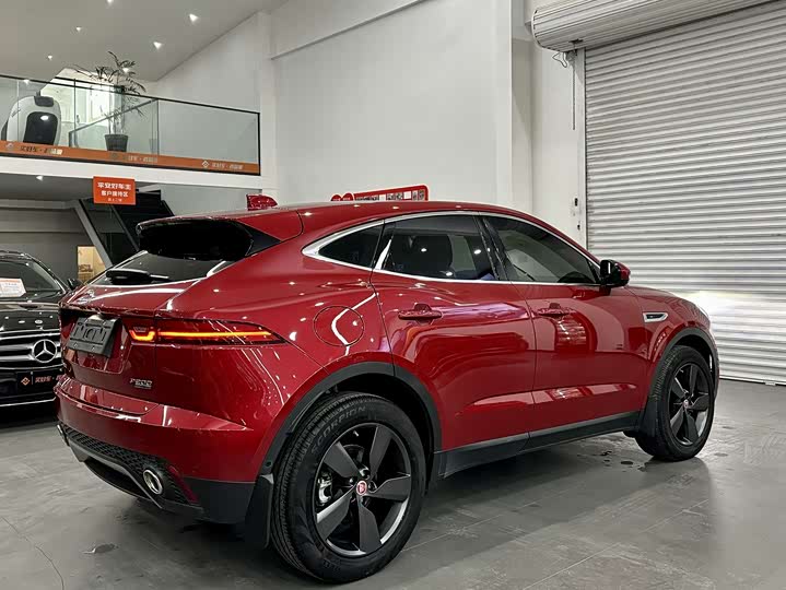 Фото 4 - Jaguar E-Pace