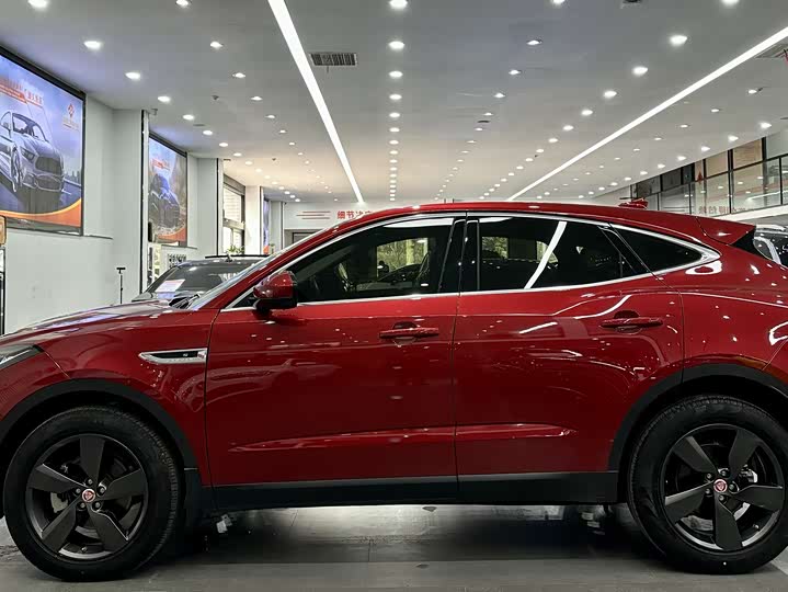 Фото 6 - Jaguar E-Pace