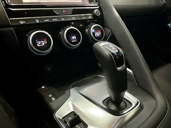 Фото 7 - Jaguar E-Pace