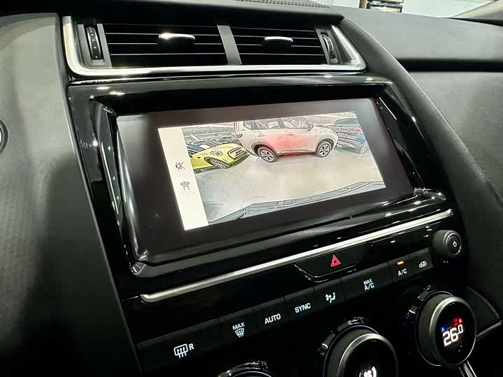 Фото 8 - Jaguar E-Pace