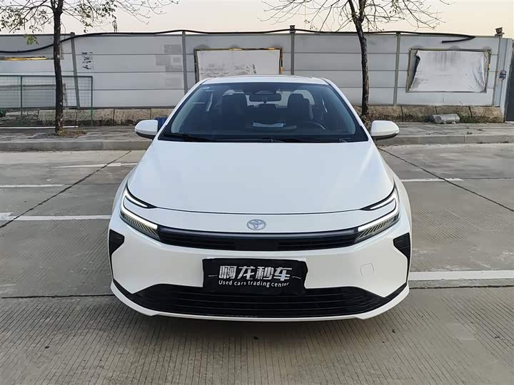 Фото 2 - Toyota Corolla