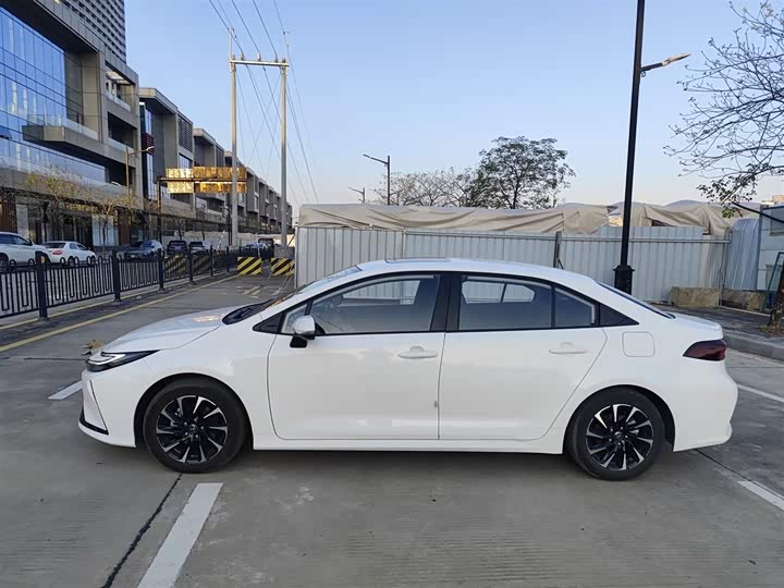 Фото 3 - Toyota Corolla