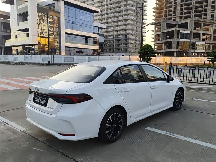 Фото 8 - Toyota Corolla