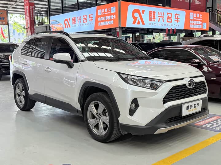 Фото 3 - Toyota RAV4