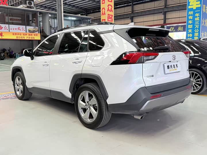 Фото 4 - Toyota RAV4