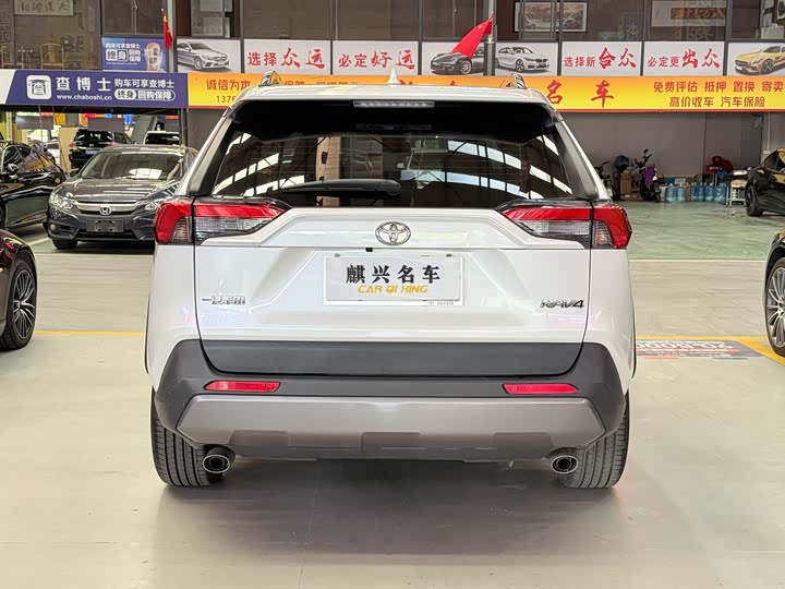 Фото 5 - Toyota RAV4