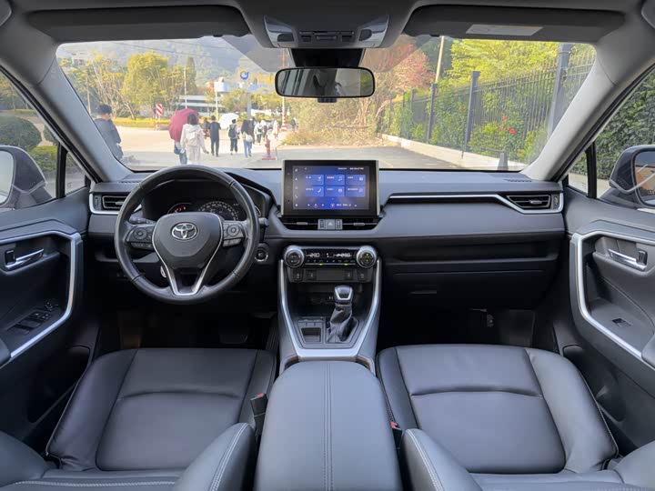 Фото 9 - Toyota RAV4