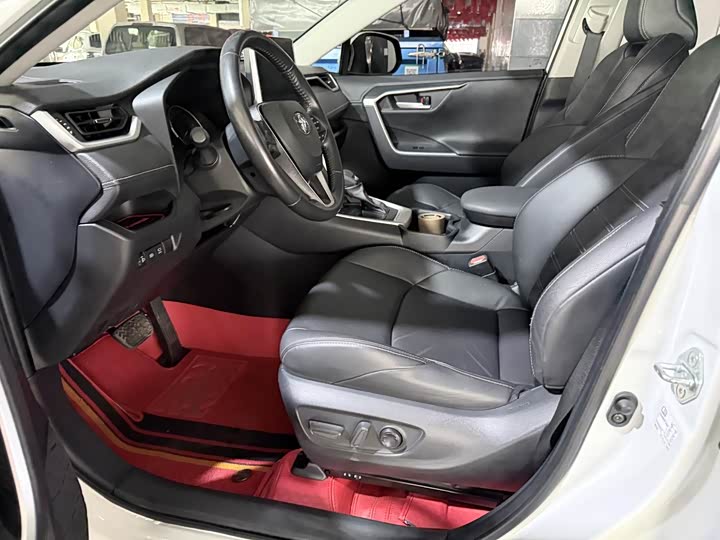 Фото 8 - Toyota Wildlander
