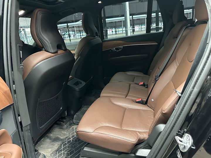 Фото 7 - Volvo XC90