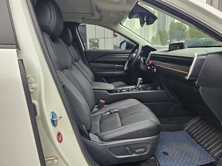 Photo 5 - Mazda CX-50