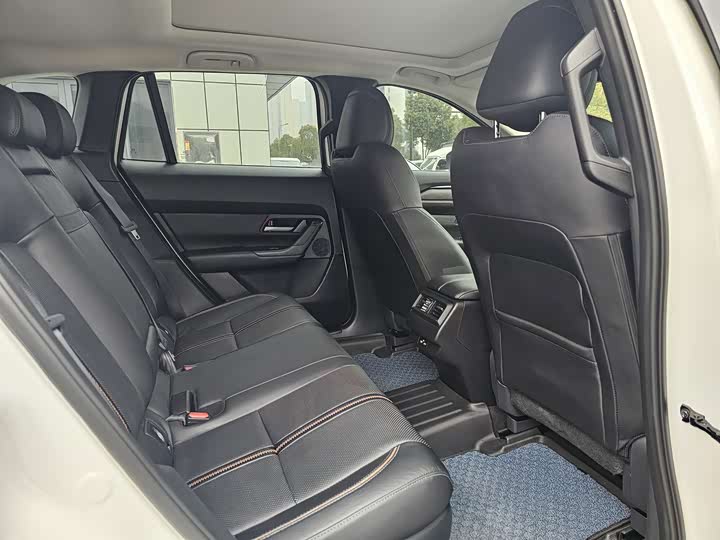 Photo 7 - Mazda CX-50