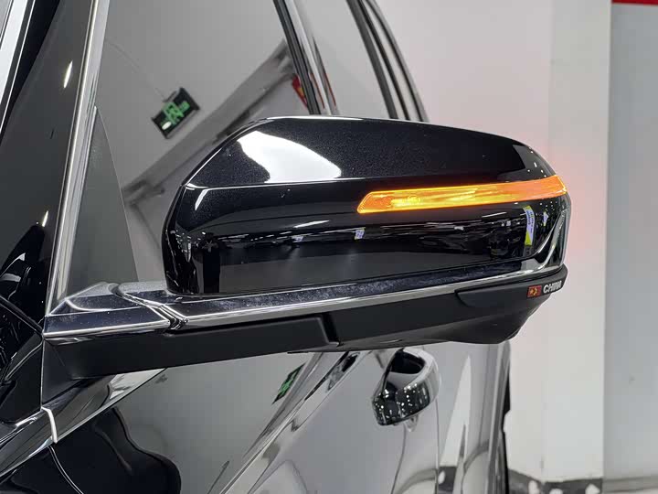 Фото 9 - Geely Monjaro