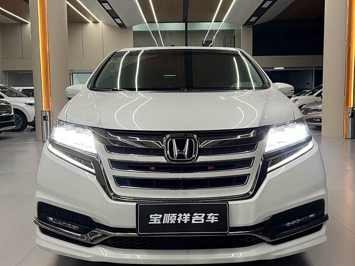 Фото 2 - Honda Elysion