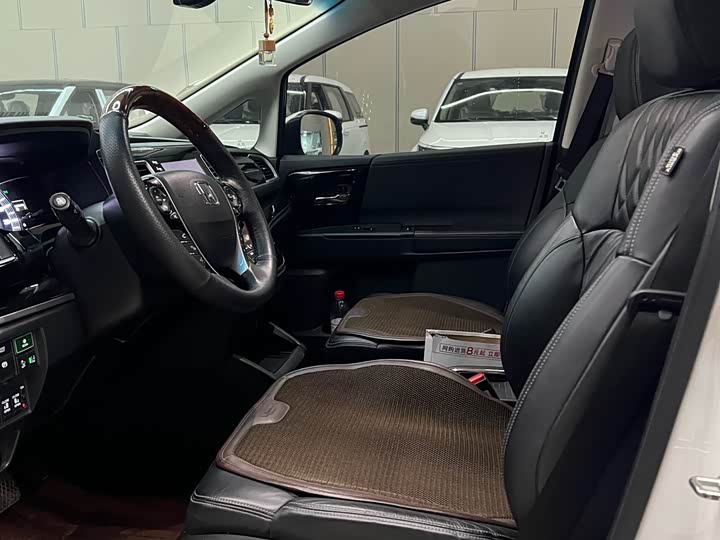 Фото 3 - Honda Elysion