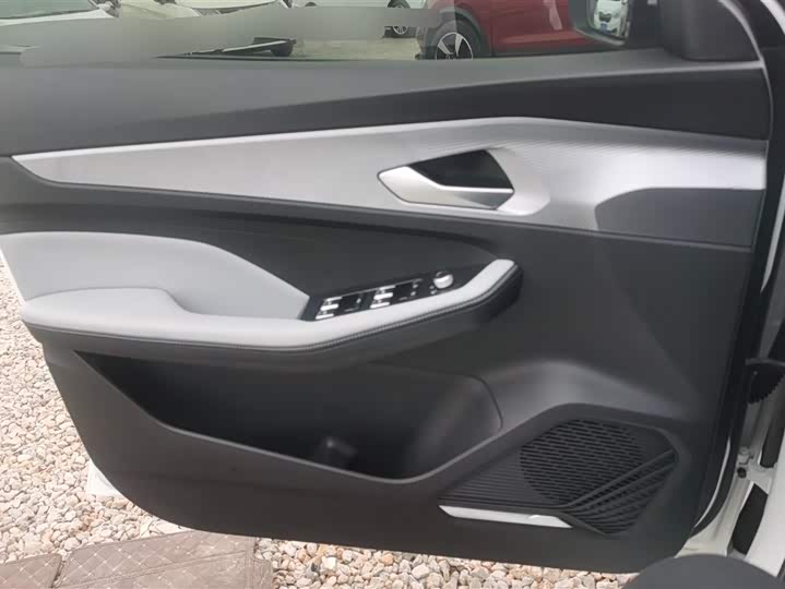 Фото 7 - Geely Binrui