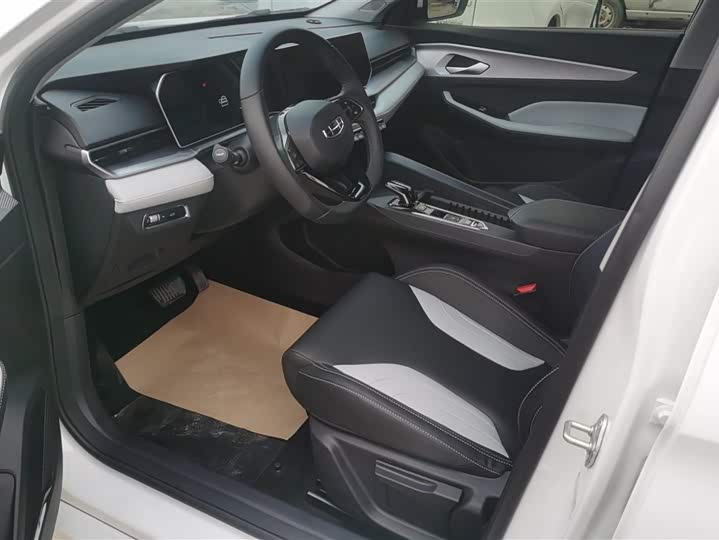 Фото 9 - Geely Binrui