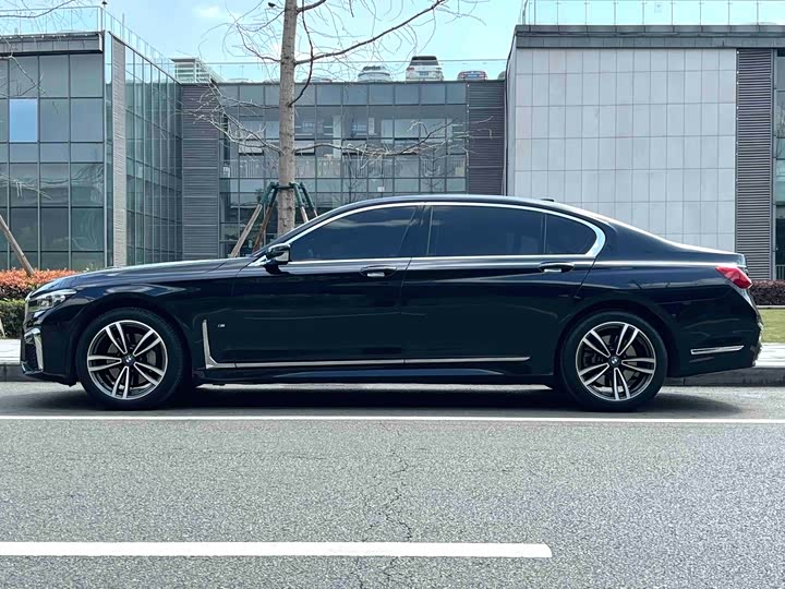 Фото 4 - BMW 7 Series