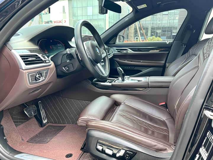 Фото 5 - BMW 7 Series