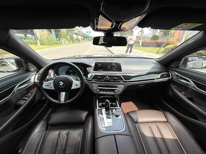 Фото 6 - BMW 7 Series