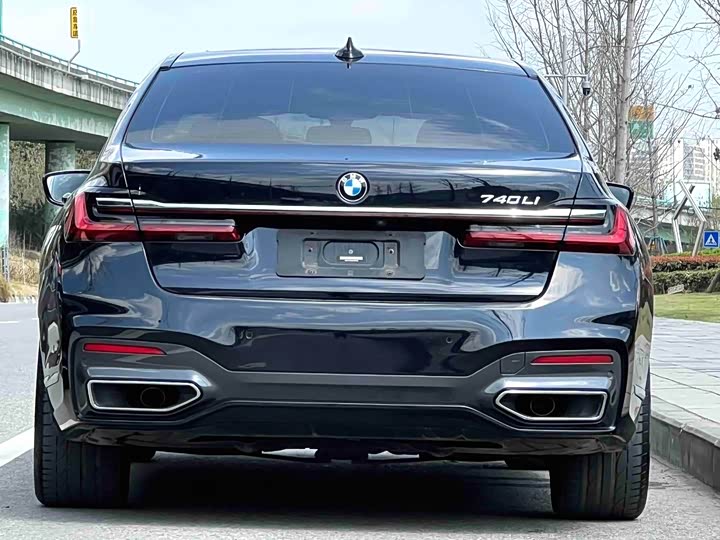 Фото 8 - BMW 7 Series
