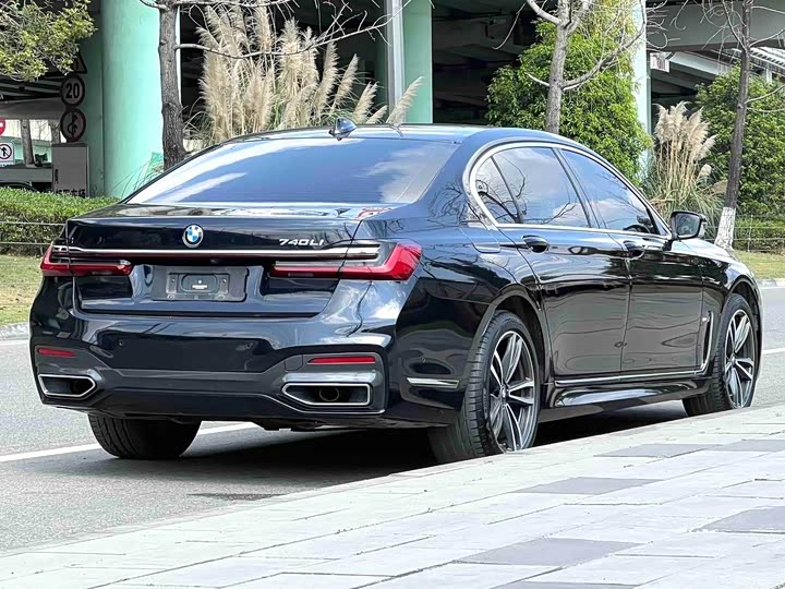 Фото 9 - BMW 7 Series