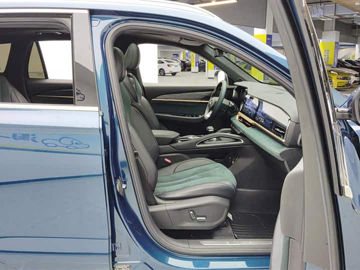 Фото 8 - Geely Monjaro