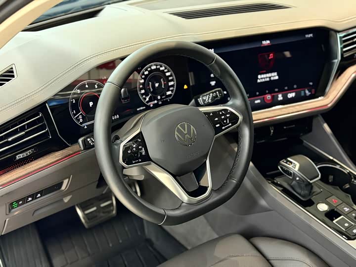 Volkswagen Touareg 2022 2022款 3.0TSI 锐享版 曜黑运动套装