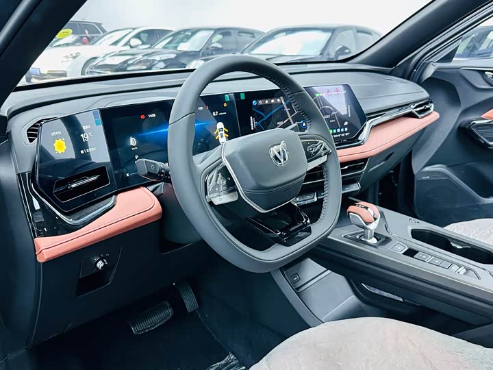 Фото 5 - Changan X5 Plus