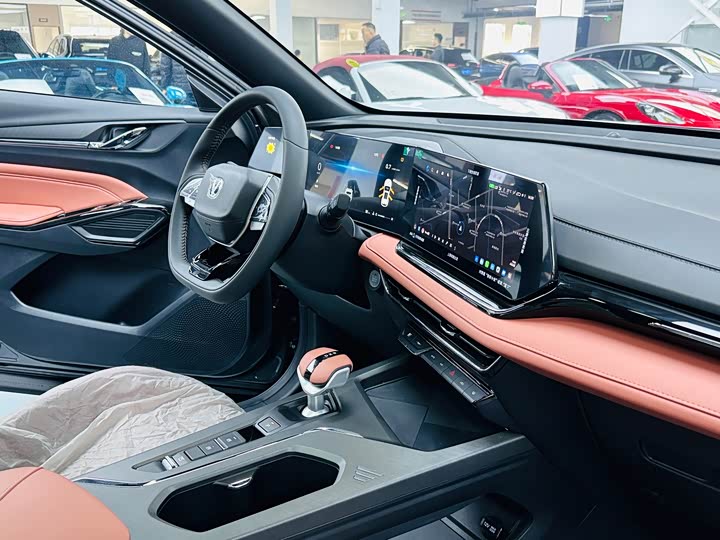 Фото 7 - Changan X5 Plus