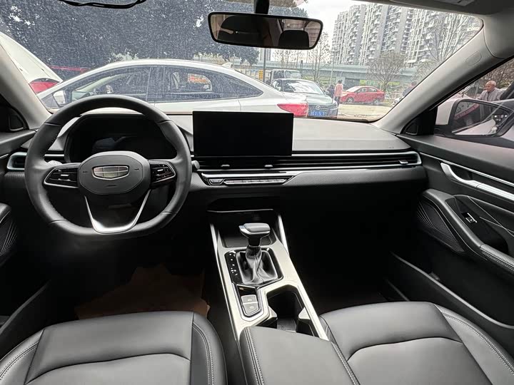 Фото 5 - Geely Emgrand