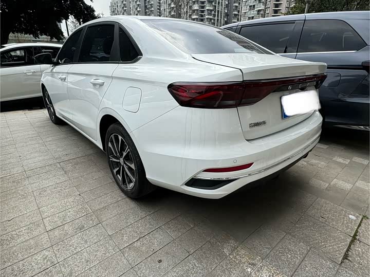 Фото 7 - Geely Emgrand